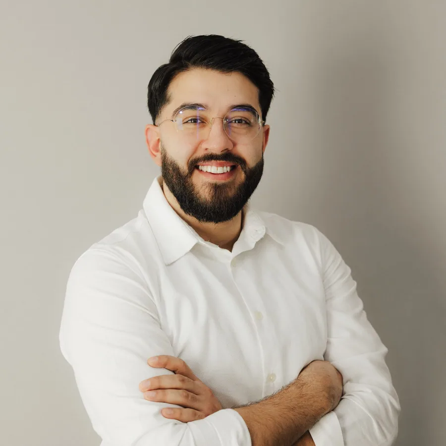 Ara Einy, Sales Manager